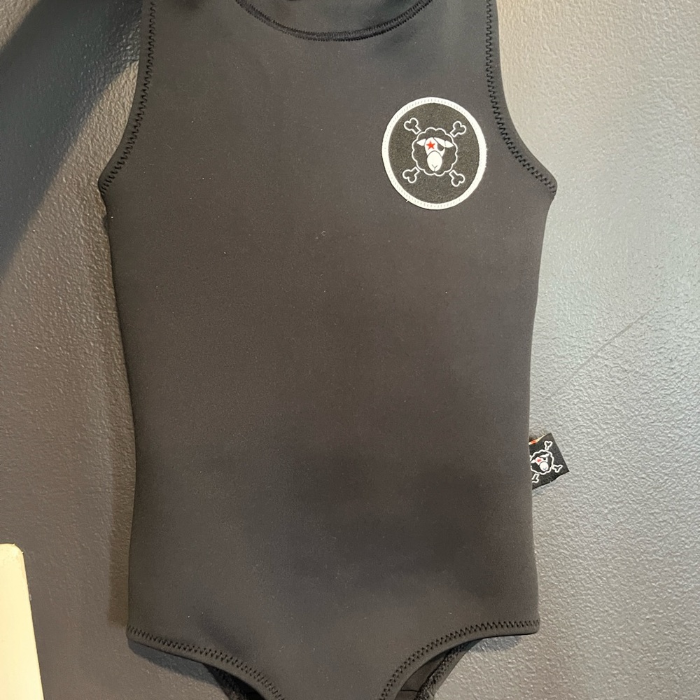 Nununu NWOT Black scuba neoprene bathing suit 4-5